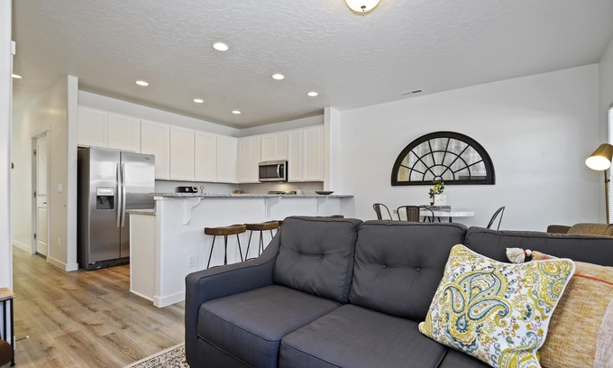 Nampa House | Sleek, Like-New, Sparkling Clean Townhome!