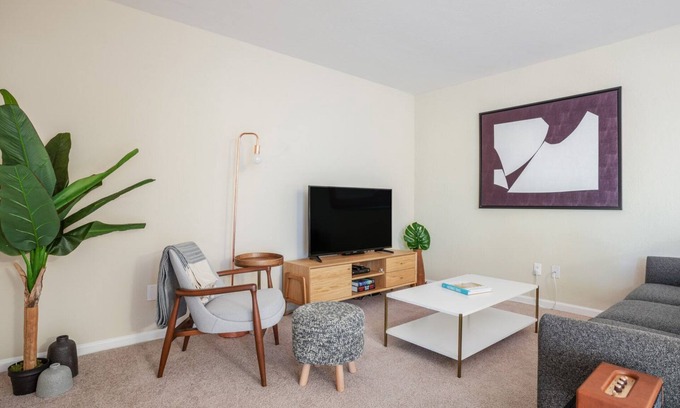 Cuernavaca Apartment | Sleek Mountain View 2BR w/, Pool, BBQ, nr. Shops & Hwy, by Blueground