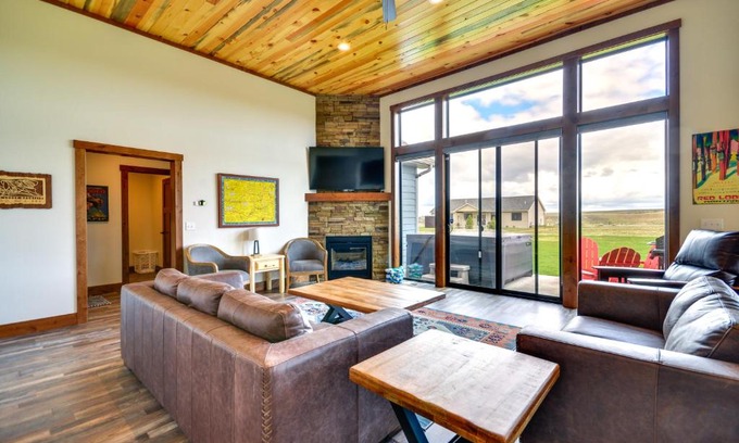 Red Lodge House | Sleek Red Lodge Home Rental with Private Hot Tub!
