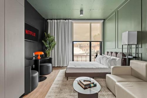 Historic Ybor Apartment | Sleek Ybor Studio Free Parking Minutes to DT