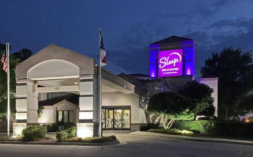 Pine Forest Hotel | Sleep Inn & Suites Spring Lake - Fayetteville near Fort Bragg