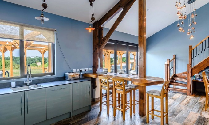 Ipswich Cottage | Sleeping up to six guests, this luxurious holiday home is situated in Hadleigh, Suffolk.