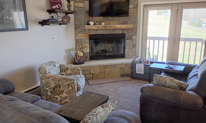 Upson Cabin | Sleeps 12 4BR/3BA Ski-in/Out Condo WiFi/AC/Lake/ATV/Hike/Snowmobile-Dog Friendly
