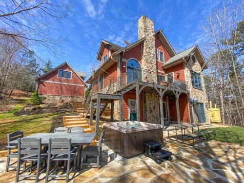 Mill Spring House | Sleeps 12 Hot Tub Private Dock Kayaks Dogs Welcome