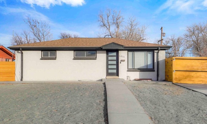 Aurora House | Sleeps 16 - 15 min/Downtown, 10 min/Medical Center