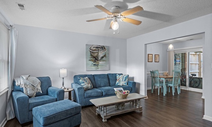 Emerald Isle House | Sleeps 5! 2 BR, 2.5BA Townhome-Walk to Beach & Dining – Your Escape Awaits!