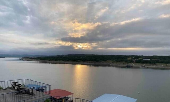 Briarcliff Condo | Sleeps 8-10, waterfront, boat slip, pool & hot tub