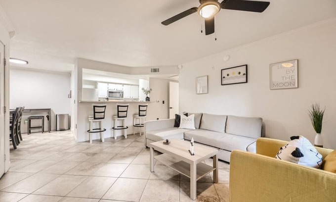 Silverado Ranch Condo | Slick Silver 1qu & sofabed1bath pool-spa gym1floor