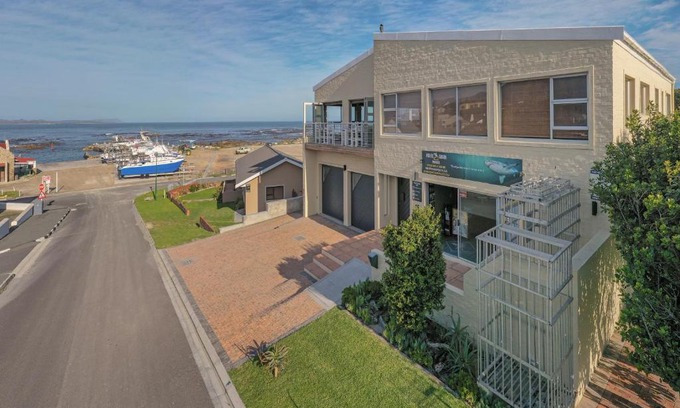 Van Dyks Bay House | Slip-A-Way Lodge