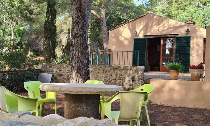 Valls Apartment | Small and comfortable independent house. Spacious private garden.3 km Valls