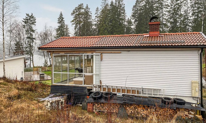 Harryda House | Small, cozy cottage with lake view.