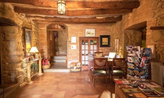 Llampaies House | Small Cottage 15 people, communal pool, barbecue, Costa Brava at 17 km