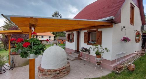 Kerepes House | Small House Apartment
