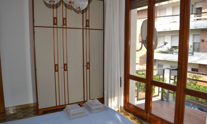 Ex Campo d'Aviazione Villa | Small house with fir garden