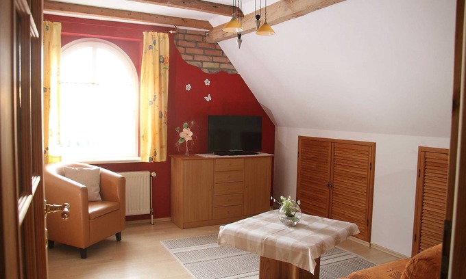 Gross Mohrdorf Apartment | Small vacation apartment - romantic vacation apartments in an old farmhouse