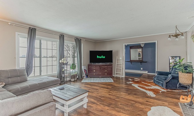 Moorhead House | Smart TVs I Fenced Yard I Nature Views I Spacious
