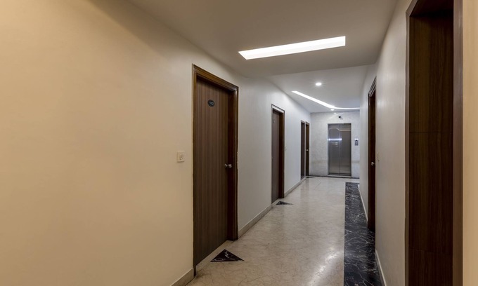 Sheshadripuram Hotel | Smilestay Hiland Suites