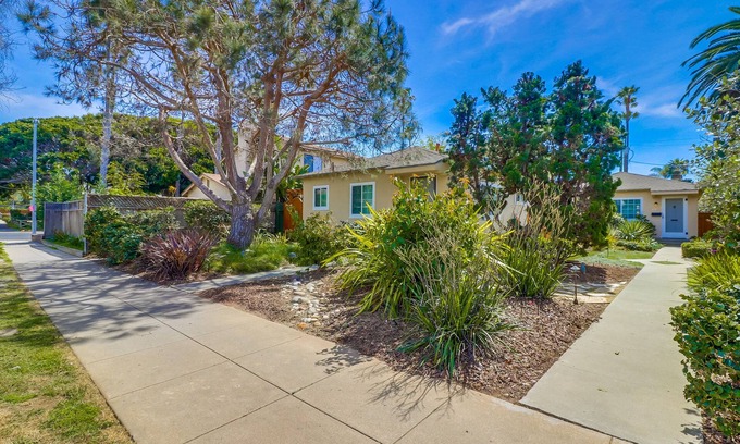Sunset Cliffs Cottage | Smiths Cottage By The Beach - your little slice of heaven near the beach.