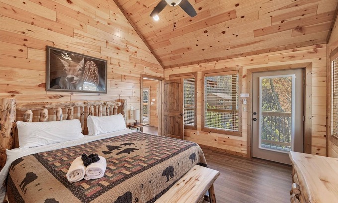Chalet Village North Cabin | Smokey Treats 5 Bedroom Cabin by RedAwning