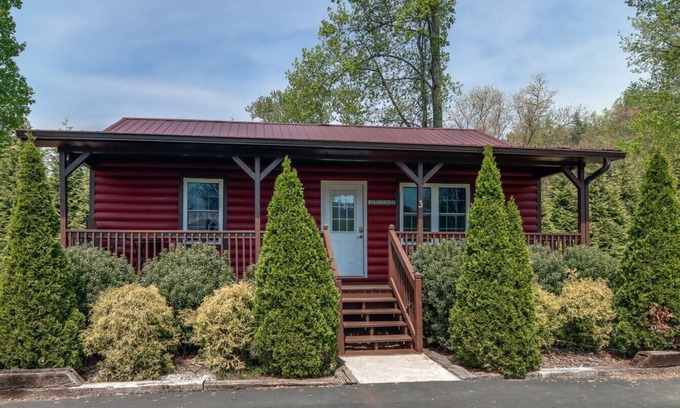 Cherokee Cabin | Smoky Mountain Basecamp ~ 5 Mins to Harrah Casino