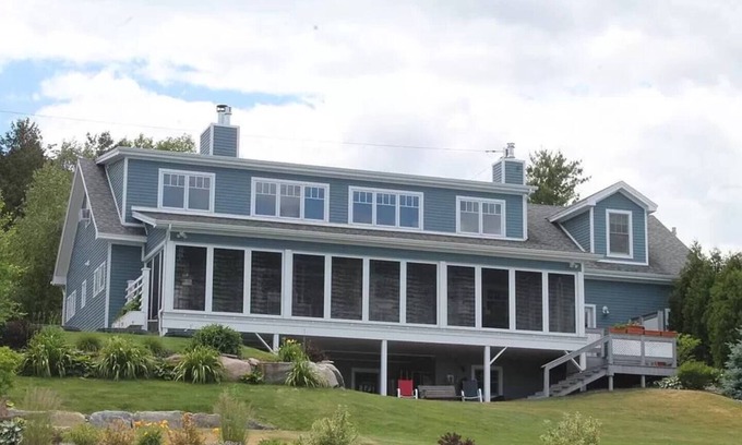 Cumberland Head House | Smooth Sailing on the Lake! Free EV charging!