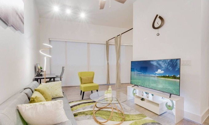 Cedars Apartment | Snazzy loft style 2BR | Gym | Parking | Workspace