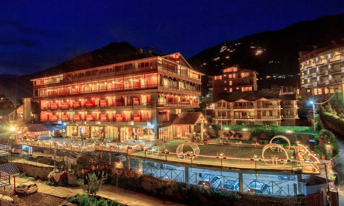 Gadherni Hotel | Snow Flakes Resort And Spa Centrally Heated Luxury Resort