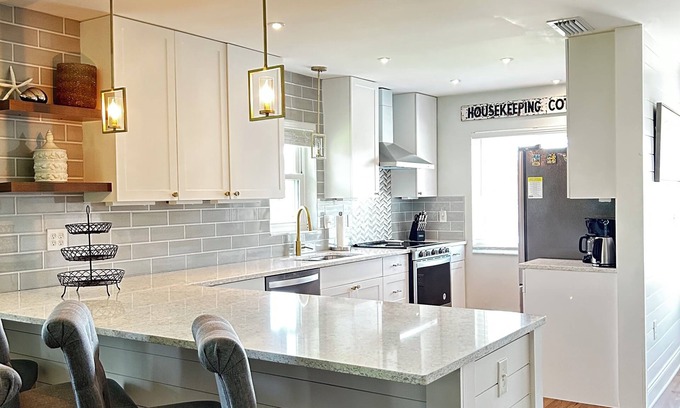 Bayshore Gardens House | Snowbird-Ready 2BR/2BA – 55+ Community 6 Miles to Anna Maria Island Beaches