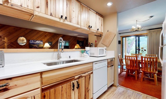 Mammoth Lakes Condo | Snowcreek II #253 1 Bedroom Condo by RedAwning