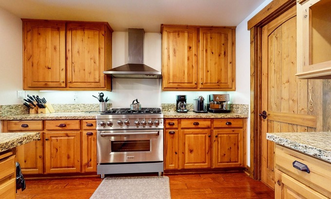 Mammoth Lakes Condo | Snowcreek VI The Lodges 1130 Pet-Friendly, Beautiful and Spacious, Garage and Washer Dryer by RedAwning