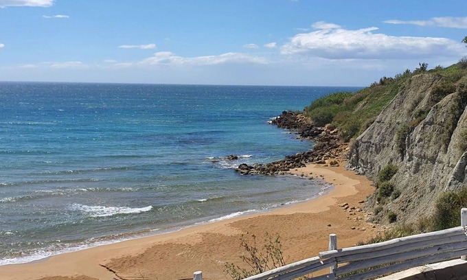 Isola di Capo Rizzuto Apartment | Snug apartment in Isola Capo Rizzuto with garden