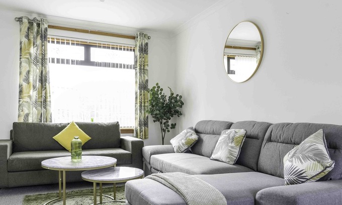 Falkirk House | Snug Modern Home in Falkirk
