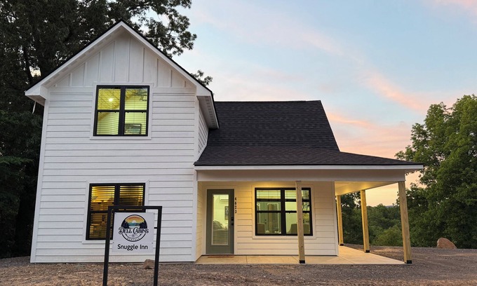 Kirby Cabin | Snuggle Inn, New Cabin near Albert Pike Rec Area