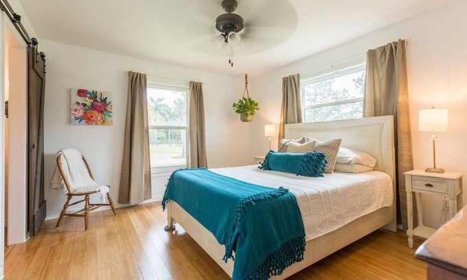 Jupiter Farms House | Soak Up Sunny FL Vibes at this Rad Ranch House