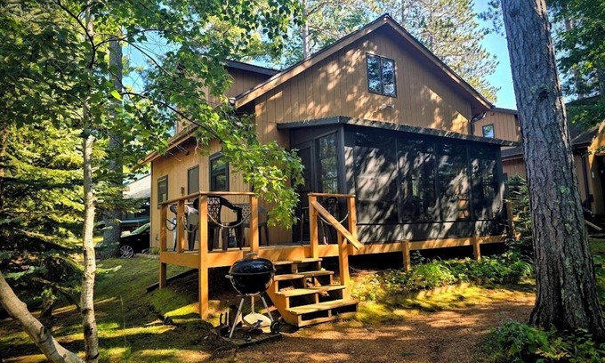Presque Isle Cabin | Soak Up The Sun - Lakeside Cozy CabinnNear Boulder Junction 3 Bdrm/2 Bathrm