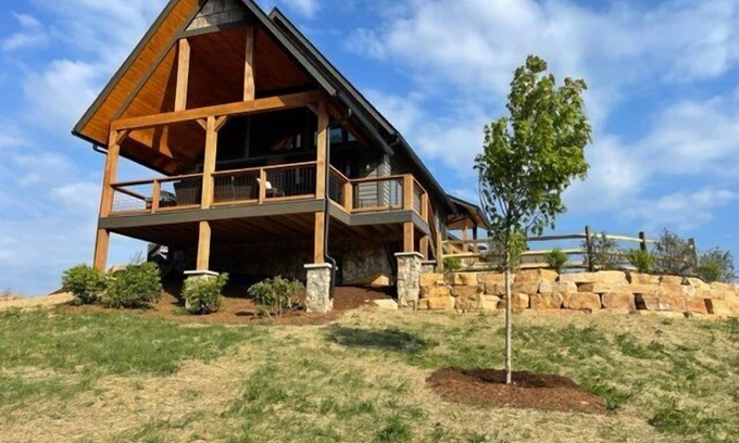 Elk Park House | Soaring Hawk Lodge at Eagles Nest - pet run, big views, two suites