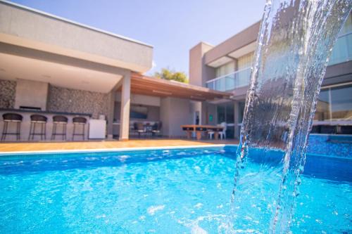 Setor Lagoa Quente House | Sobrado Luxuoso c/3 Suítes e Piscina Quente