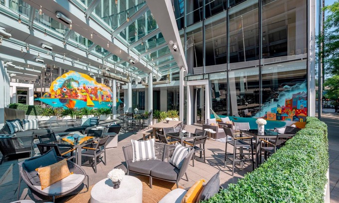 Rush and Division Hotel | Sofitel Chicago Magnificent Mile