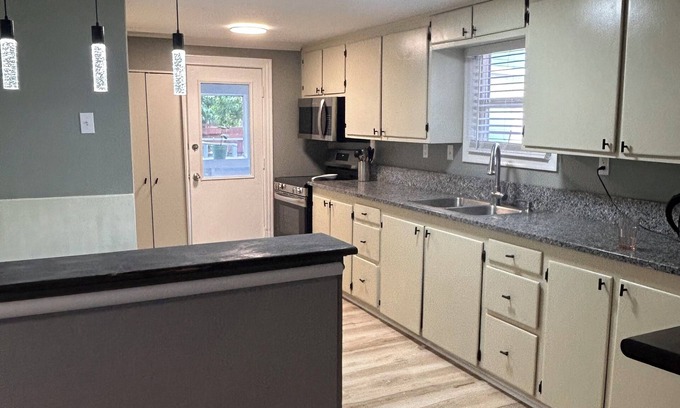 West Eugene Apartment | SOHO Eugene - Cozy 1-bedroom apartment with HVAC System, WiFi