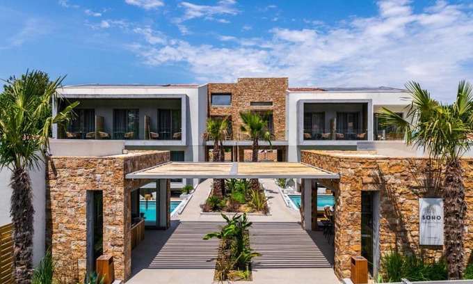 Chrisi Akti Apartment | Soho Exclusive Suites