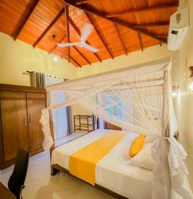 Tangalle House | Solace Inn RESIDENCE - 5 Min Walk to Beach