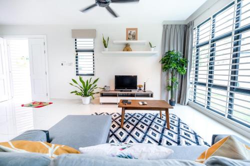 Batu Ferringhi Villa | Solok Sungai Emas By Plush