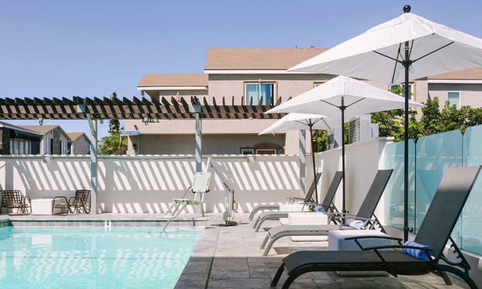 Newport Shores Apartment | Sonder Solarena | Queen Room