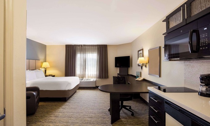 Earth City Hotel | Sonesta Simply Suites St Louis Earth City