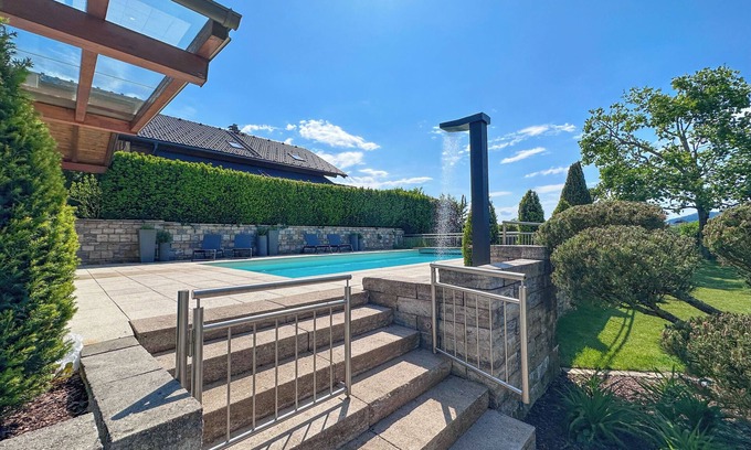 Seekirchen am Wallersee House | "SONNTAGSGLÜCK"-Premium Apartments Seekirchen: modern & spacious, pool area