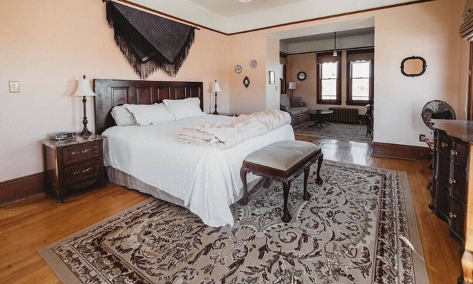 Trinidad Bed & Breakfast | Sorrentino Suite · Grand Suite in Charming Historic Mansion!