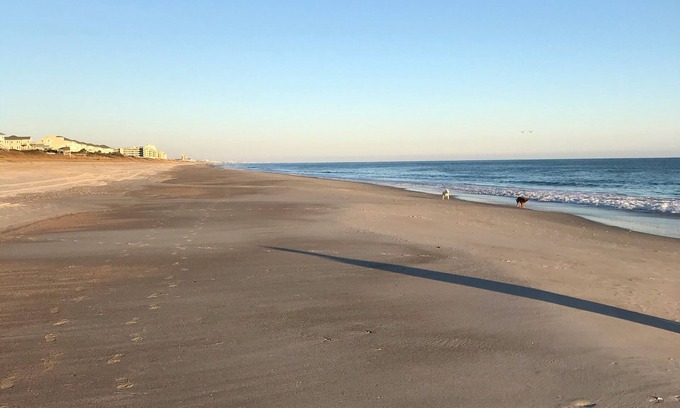 Emerald Isle House | Sound & Seadogs Great Stay Middle Row! EI Bungalow 1 Min. Walk to Beach & Sound!