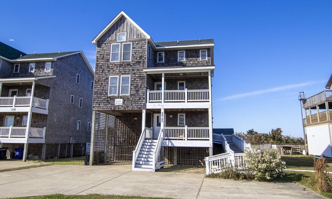 Waves House | Soundfront, Shared Dock and Pier, Elevator, Private Pool, Hot Tub