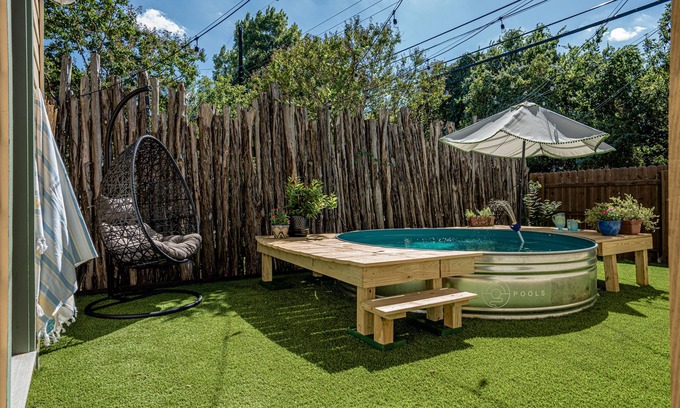 West Congress House | South Congress Guesthouse with Tank Pool!