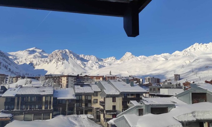 Tignes Apartment | South-facing balcony. HD Internet. Telework and ski! Ski locker on the ground floor